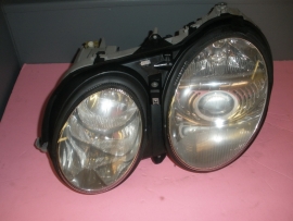 Mercedes Benz - Headlight - 215